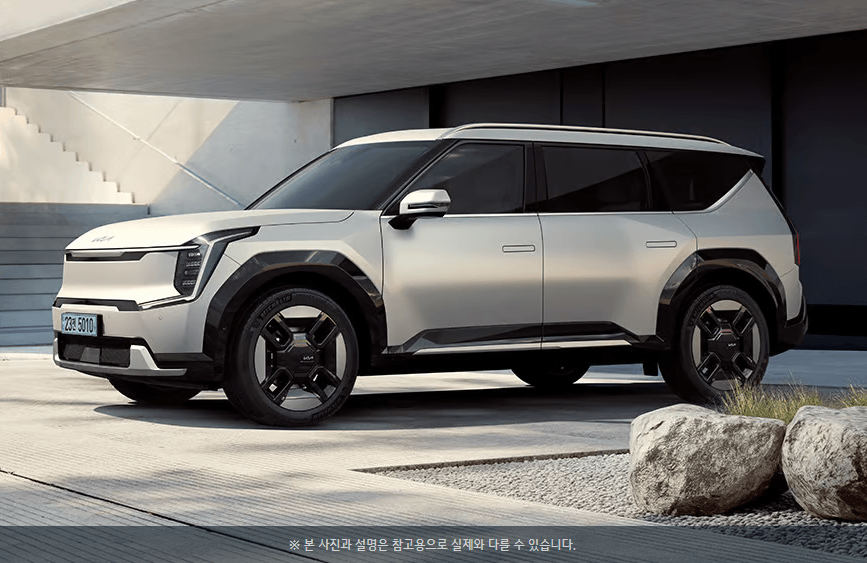 기아자동차 EV9 미래지향적인 정통 박스형 전면부 디지털 라이팅 그릴 디자인